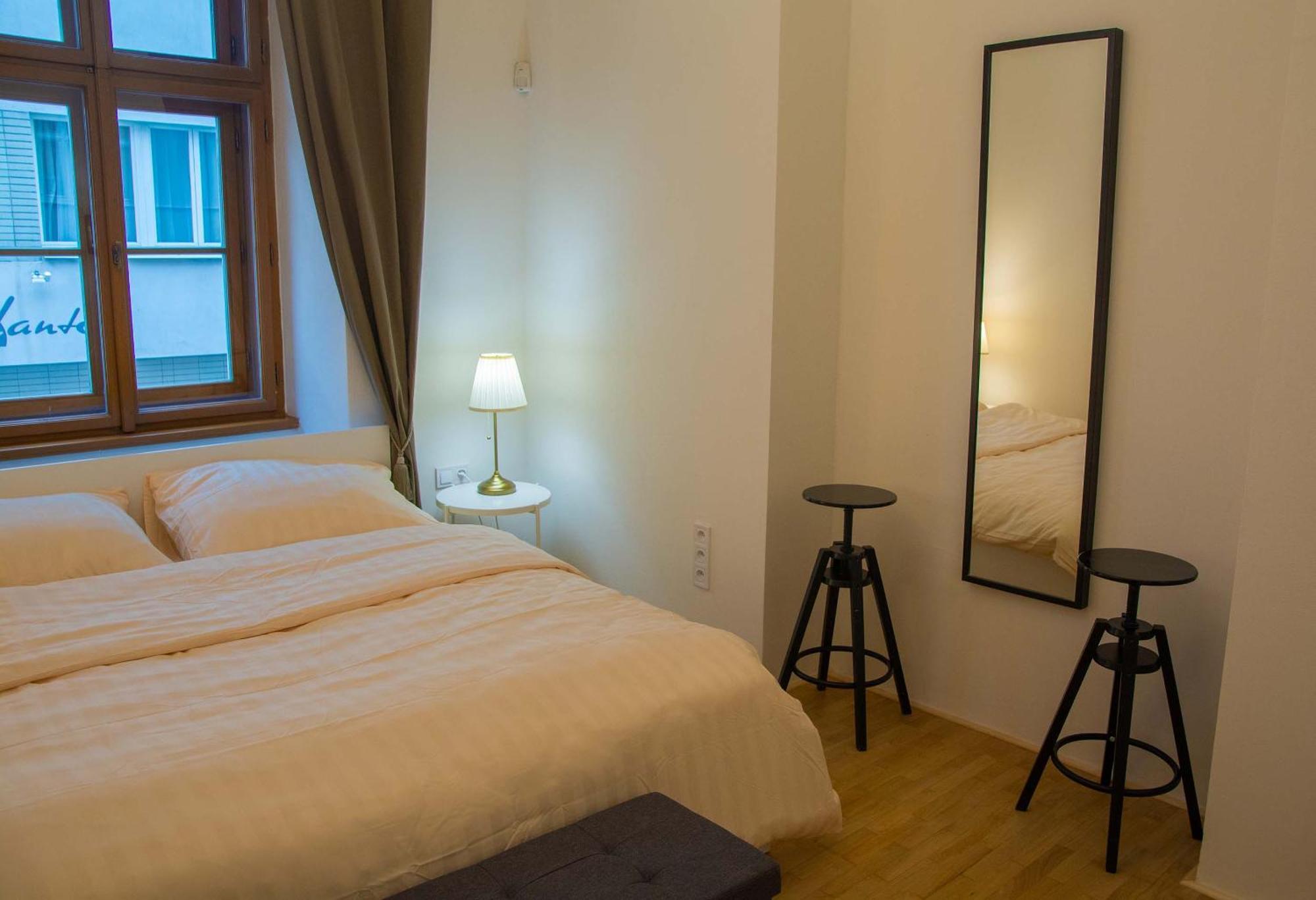 New City Centre Garden Apartment - Central Location Prága Kültér fotó